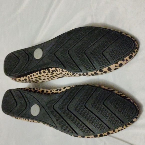 NWOT Me Too Leopard Women's Arie Flat Slipon - Picture 7 of 7